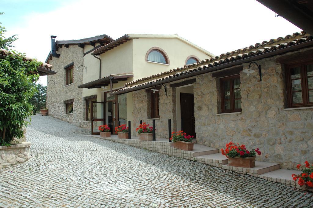 Grand Relais Laurenti Gualdo Cattaneo Exterior photo